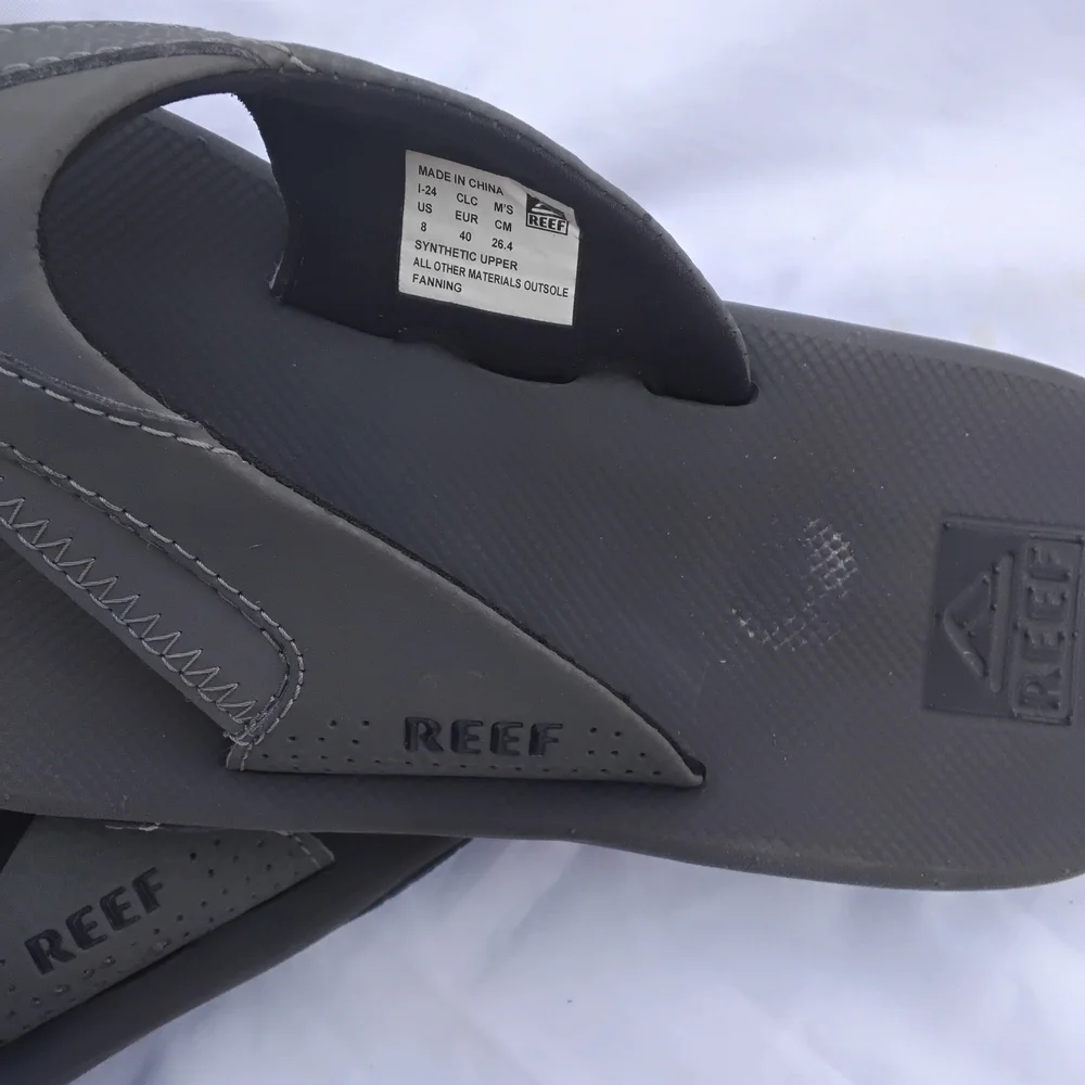 Reef  Men Gray Flip Flops Size 8
